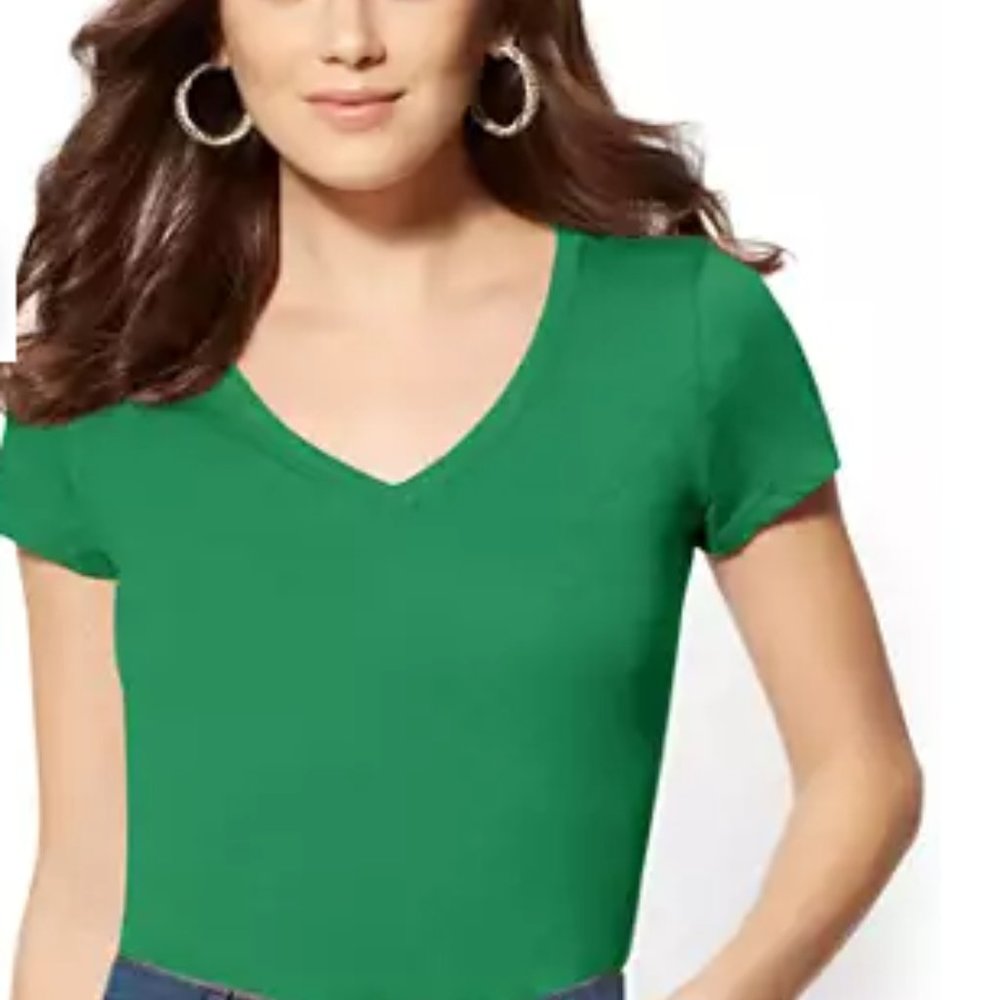GREEN V-NECK TEE